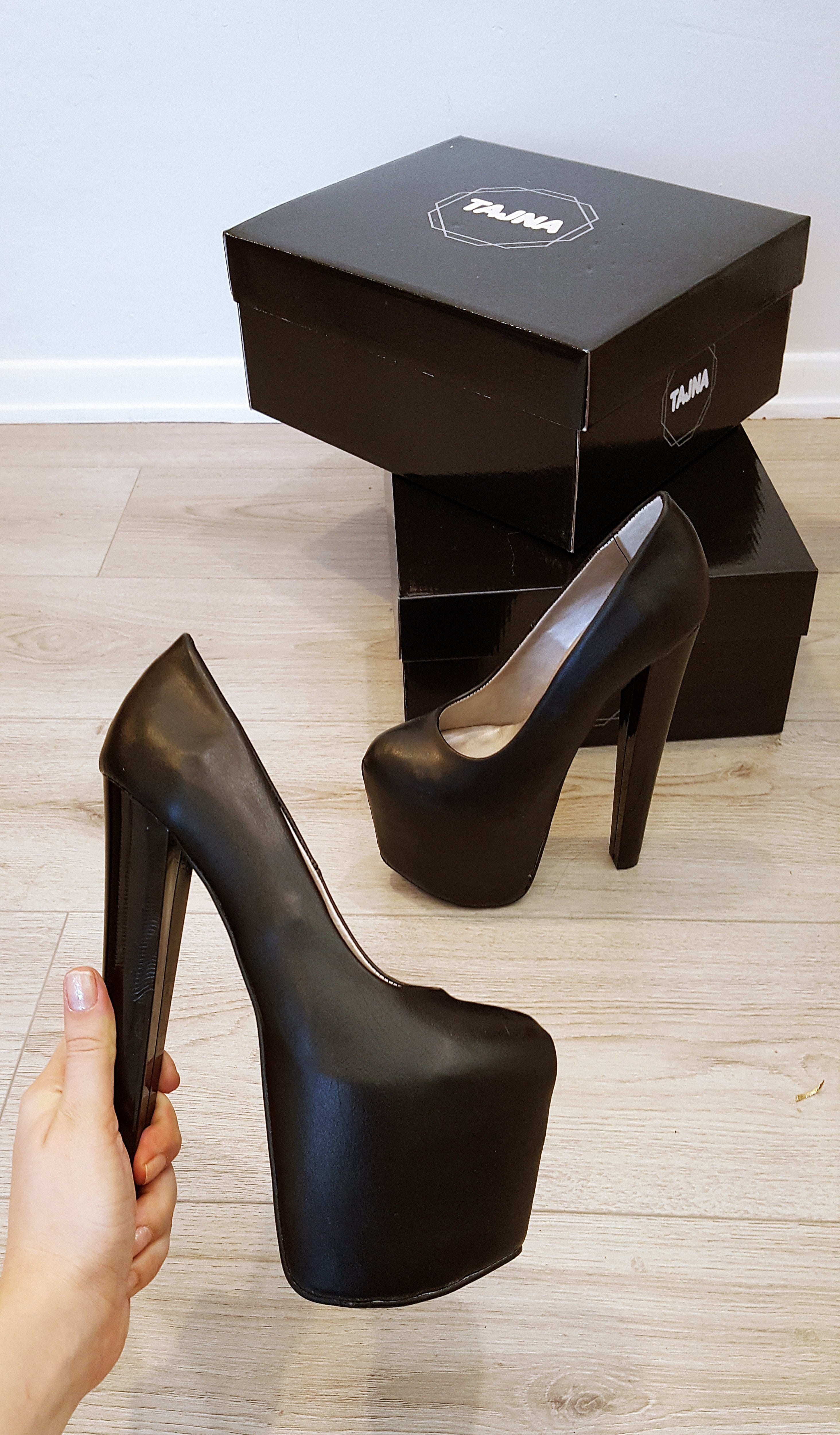 Black Platform Pumps