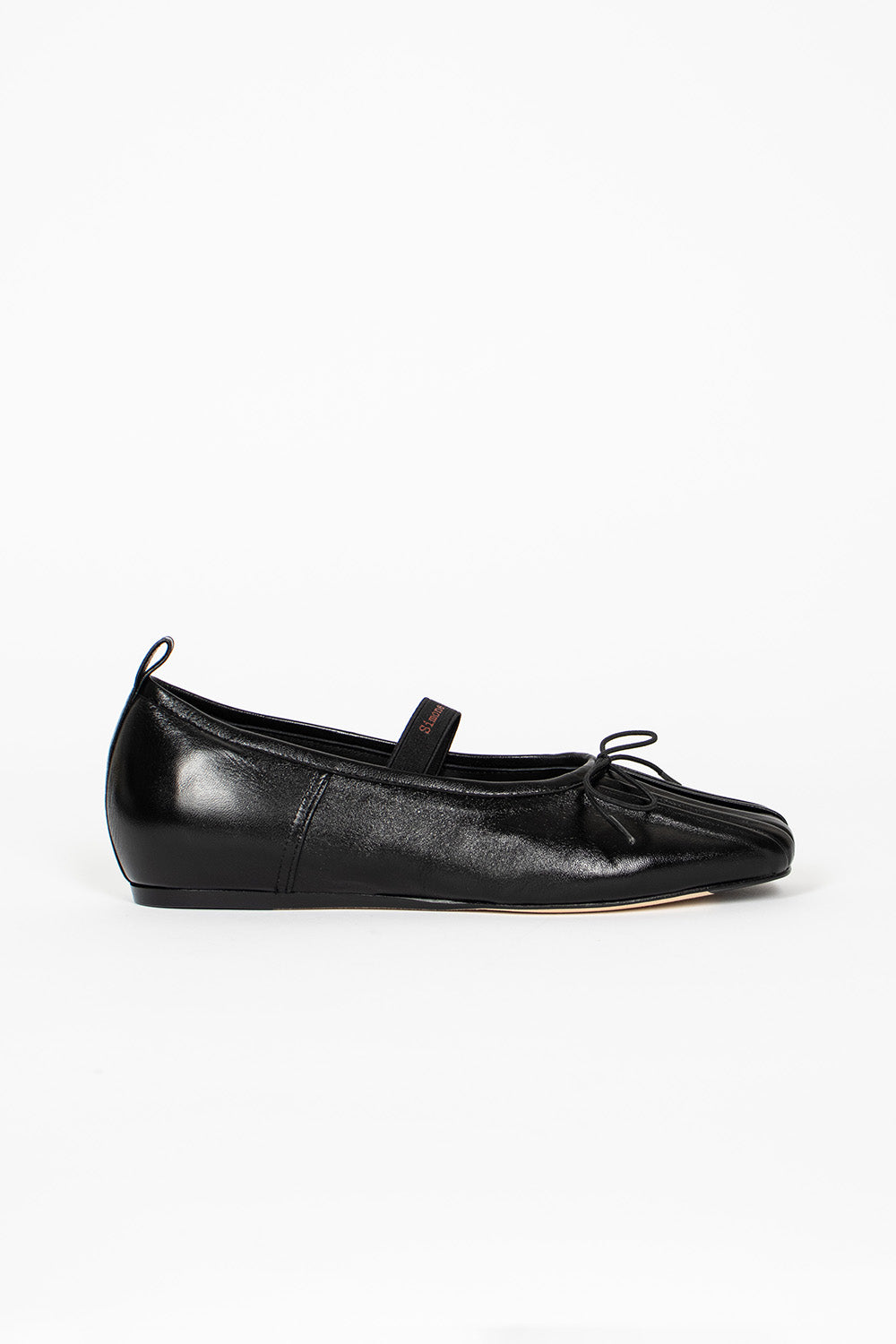 Classic Pleated Ballet Flats in Black