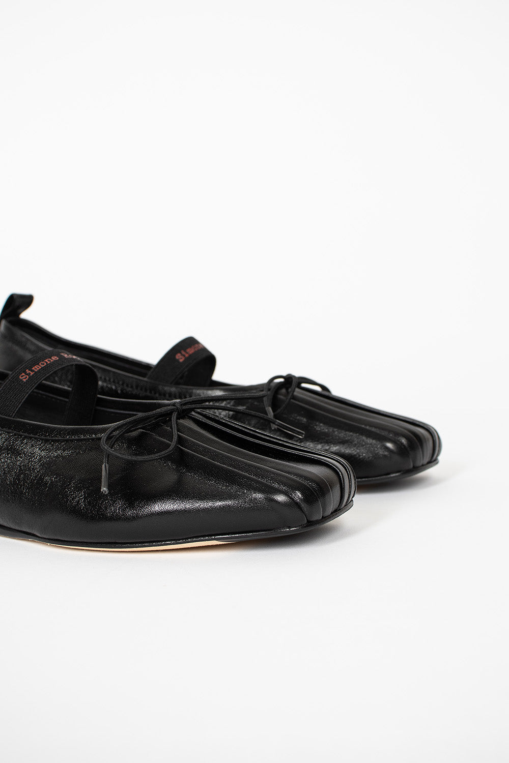 Classic Pleated Ballet Flats in Black