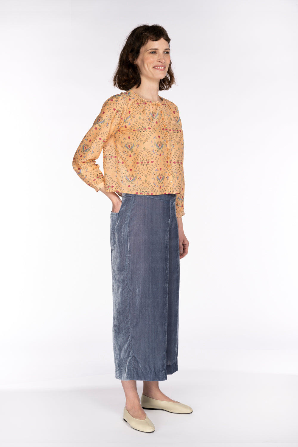 Jim navy blue velvet cropped trousers