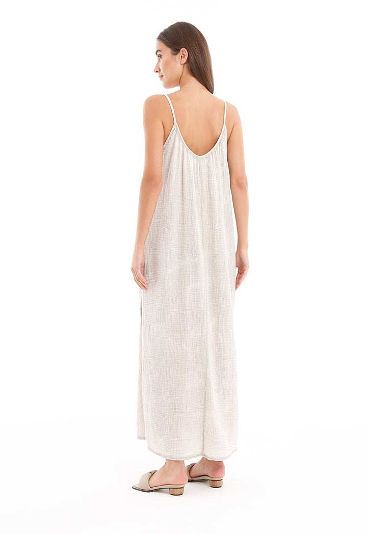 Maxi Dress with Textured and Sleeveless Design.