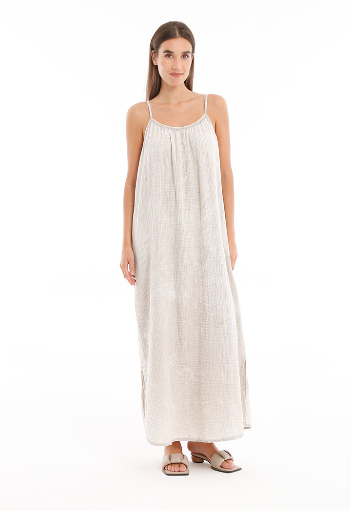 Maxi Dress with Textured and Sleeveless Design.