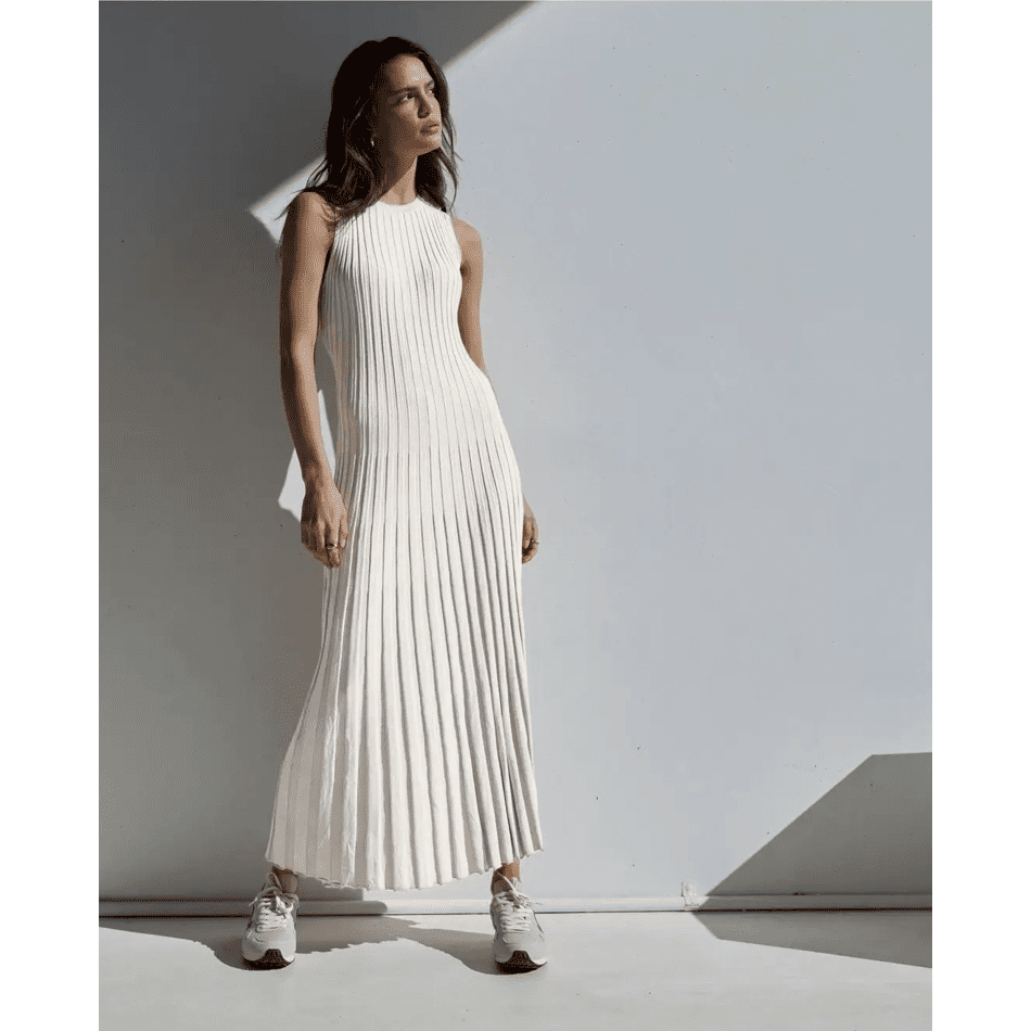 Off-White Sleeveless Knit Long Dress with Large Hem