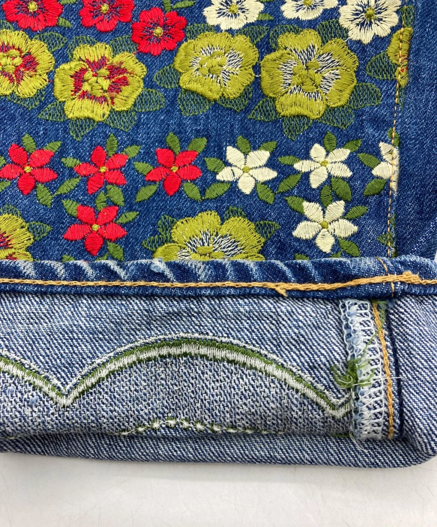 [Pre-Owned] JUNYA WATANABE COMME des GARCONS Flower Embroidered Denim Pants XC-P002