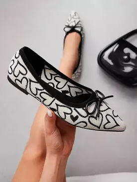 Spring and summer fashionable flat shoes for women that go well with any outfit.