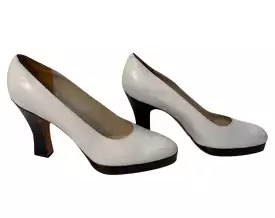 Vintage Chanel white leather black patent platform heel pumps size EU 39 US 8.5 for sale.